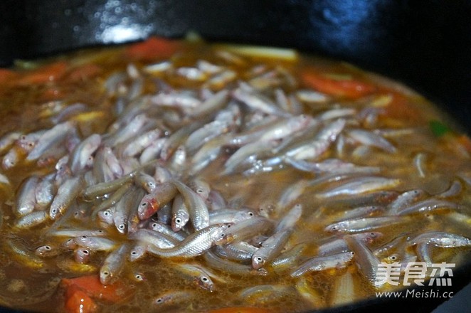 酱炖麦穗鱼的做法