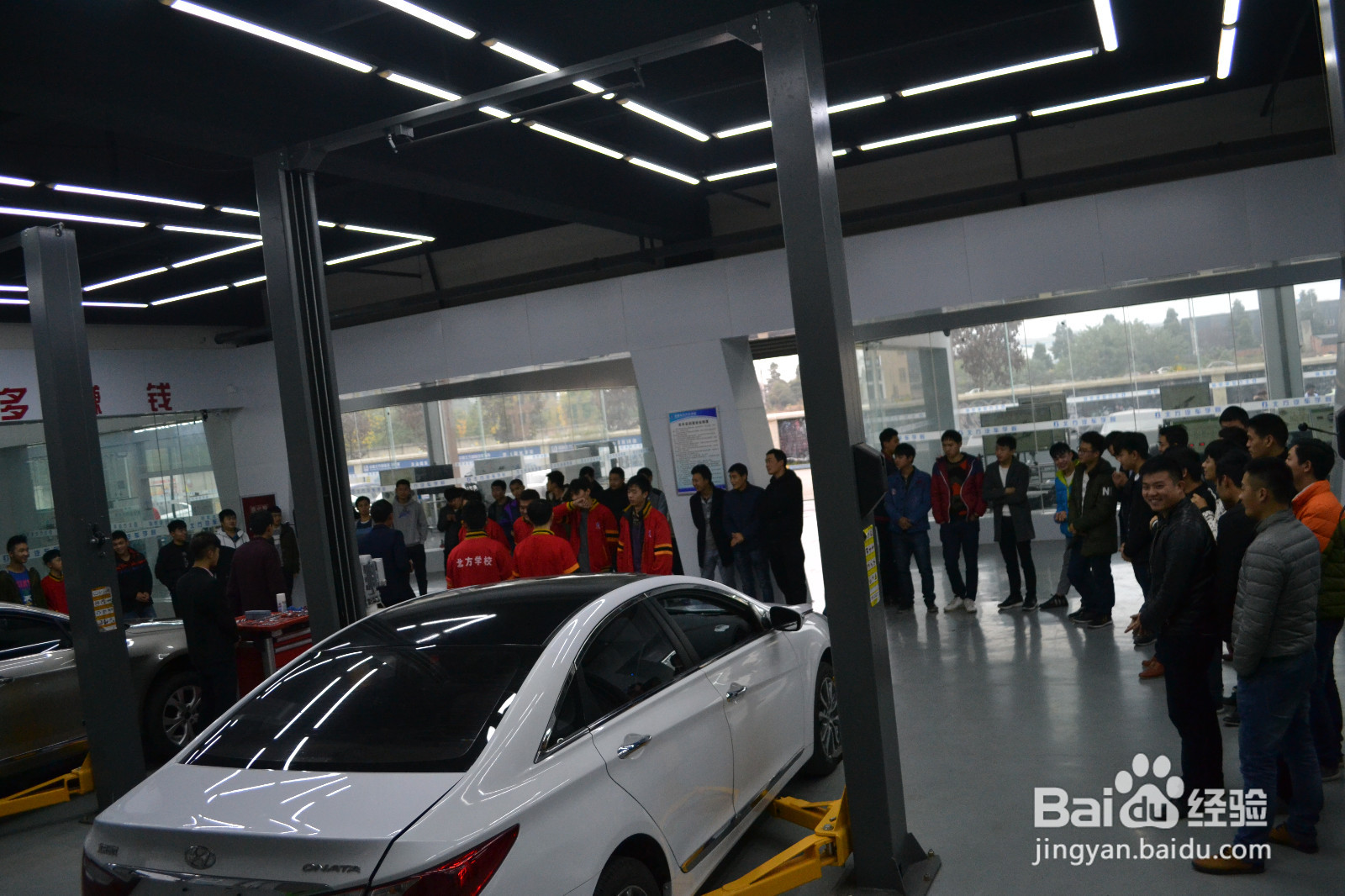 雨刷片刮不干净? 砂纸打磨可以翻新雨刷