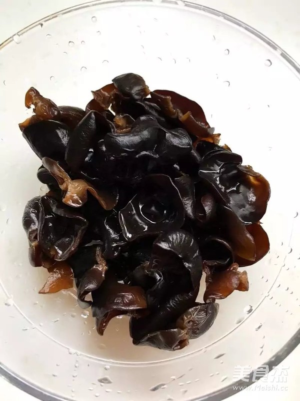 蒜蓉西兰花拌木耳