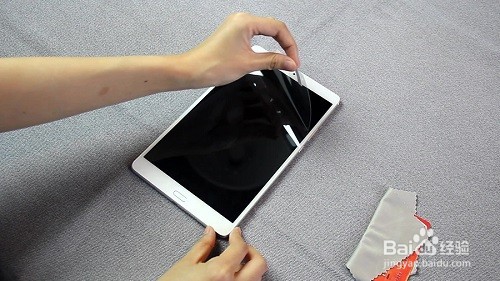 华为平板M3真机开箱体验和屏幕贴膜操作技巧指导