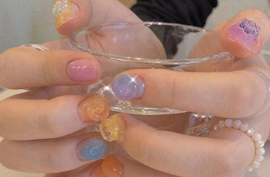 显白的美甲有哪些