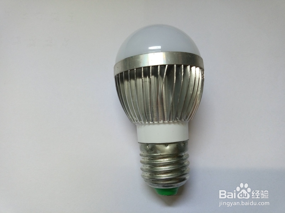 不用更换任何配件快速维修LED灯泡