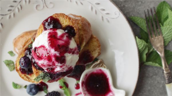 蓝莓冰淇淋煎法棍