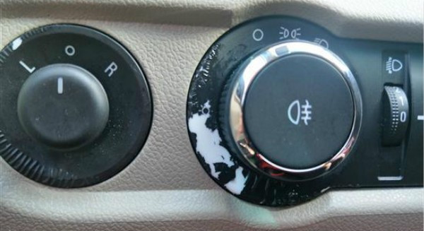 汽车的空调面板,有个按钮掉漆了,怎么补救