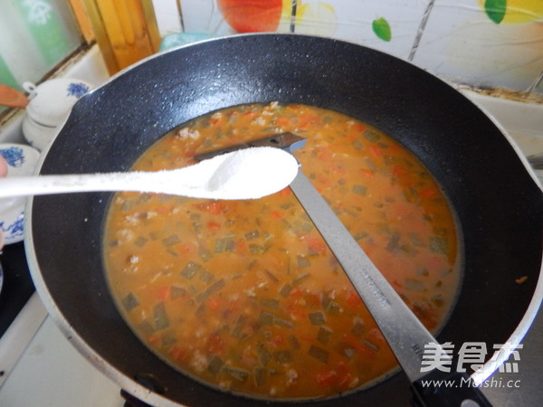 沙茶莴笋肉末凉拌米线