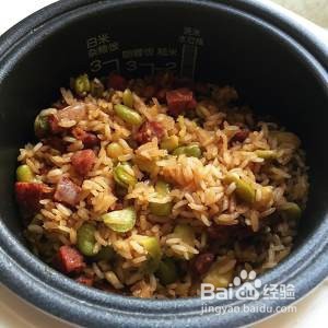 食补佳品香肠蚕豆饭的做法