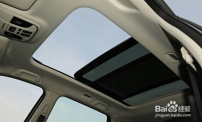 哈弗F7怎么开闭天窗？