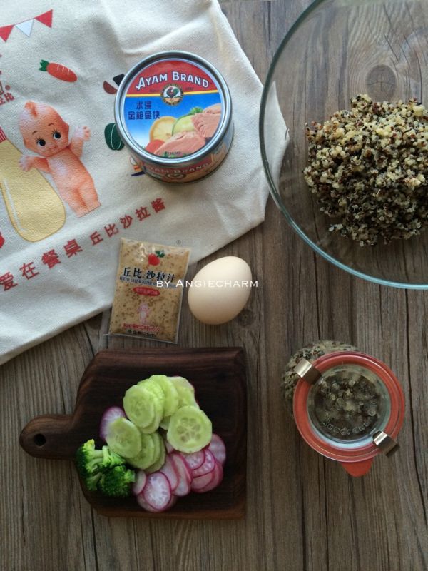 金枪鱼鸡蛋藜麦沙拉