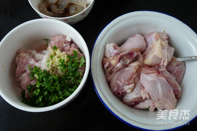 鸡腿馄饨浓汤煲