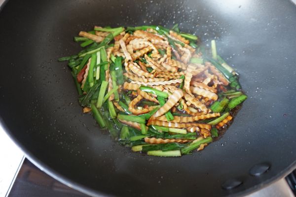 韭菜鸡蛋干炒面