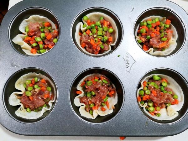 饺子皮烤肉蔬菜塔