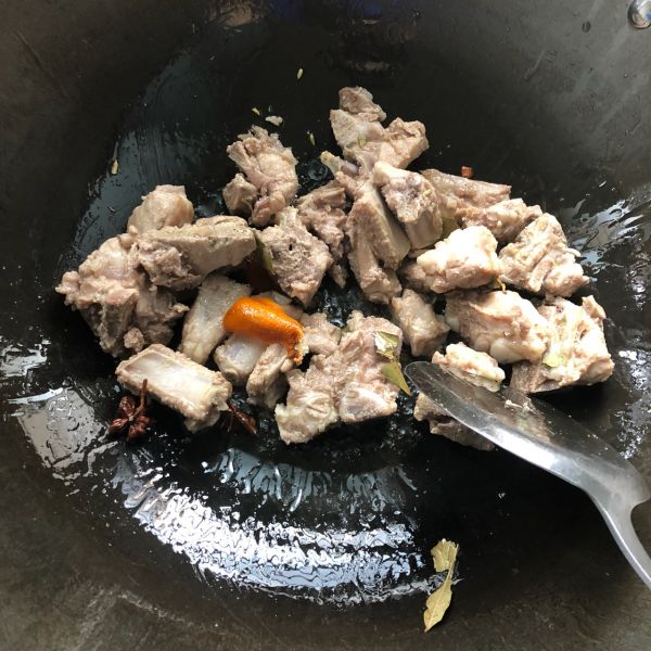 软糯芋儿烧排骨
