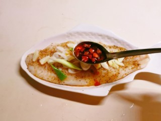 油泼鱼的做法