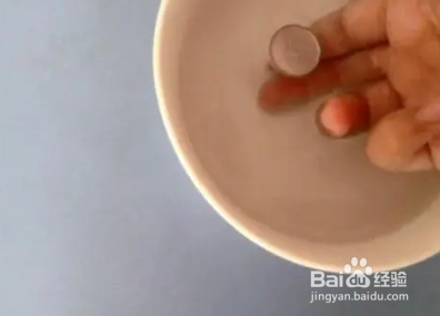 黑染发剂弄脸怎么去除