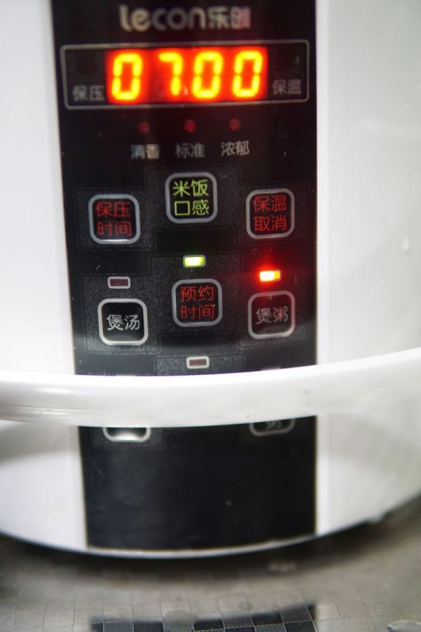 五谷杂粮莲子粥