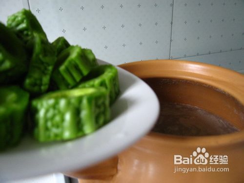 一碗好水靓汤--小排苦瓜盅的做法