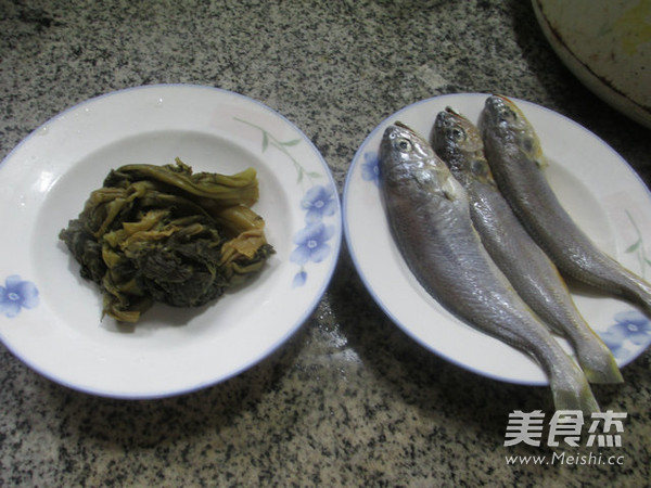 酸菜煮小黄鱼