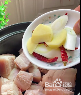 如何做红烧肉炖土豆
