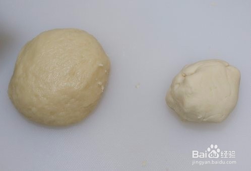 莲蓉蛋黄酥（不用醒面，不用揉出膜）怎么做？