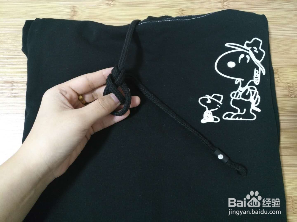 卫衣带子怎么打结好看