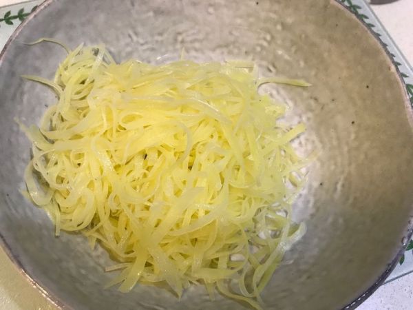 橄榄菜凉拌脆口土豆丝