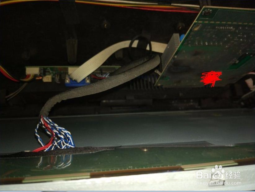 如何拆除显示器并更换零件