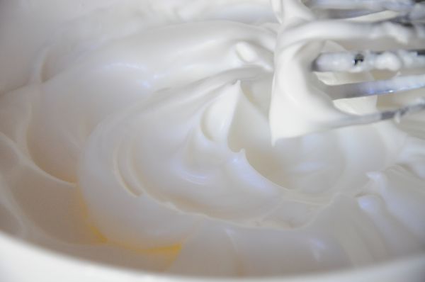 戚风栗蓉蛋糕卷