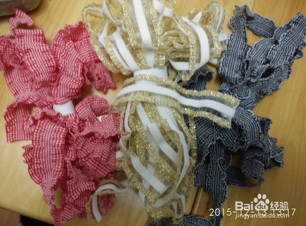 如何用旧毛衣改造毛绒帽子?