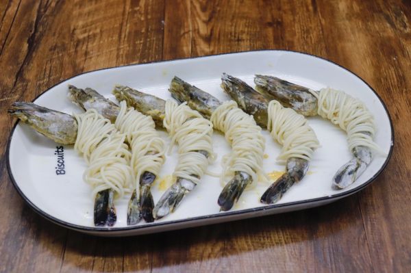 红红火火腰缠万贯面条炸大虾高颜值好口味