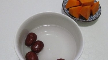 怎样做南瓜米酒年糕汤？