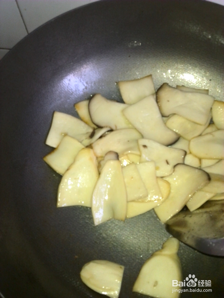 开胃鸡腿菇炒青椒