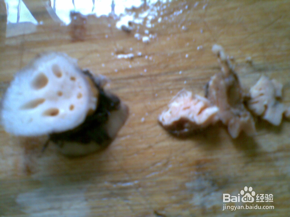 莲藕猪手汤烹制方法