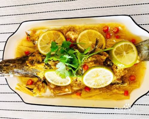 清蒸蒜香柠檬鱼的做法