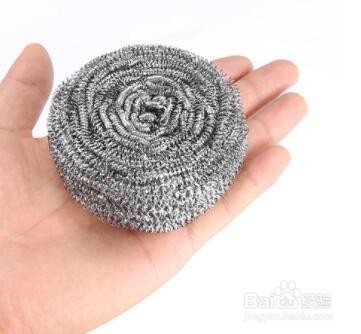 窗花粘玻璃上撕不下来怎么办