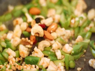 坚果芦笋虾仁怎么做？