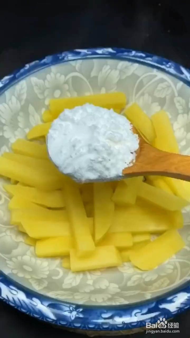 如何制作东北土豆酱汁条