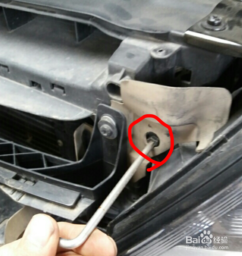 新速腾大灯怎么拆装