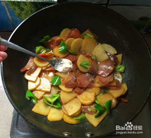 腊肉炒土豆片自制做法
