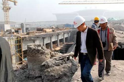 建筑工程项目经理能同时担任多个项目的管理工作吗