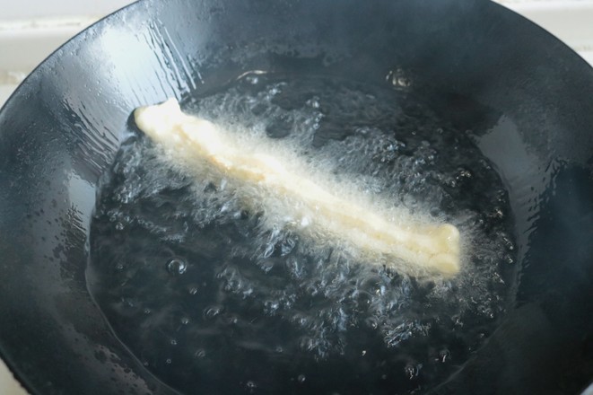 油条怎么做好吃，家庭自制油条的家常做法