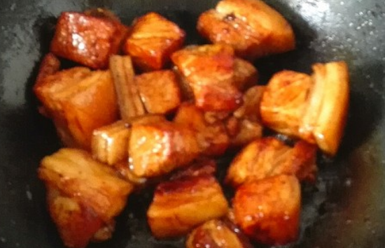 想做色泽红亮的卤肉怎么上色