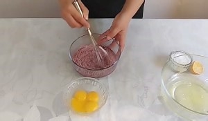 火红的如恋爱般的红丝绒乳酪蛋糕