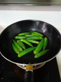 怎么简单的做秋葵番茄虾米鸡蛋汤?