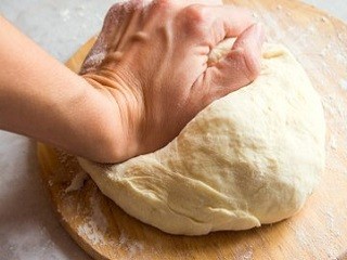 鲜虾芦笋薄底披萨怎么做？