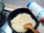 锦绣虾粒炒饭的做法