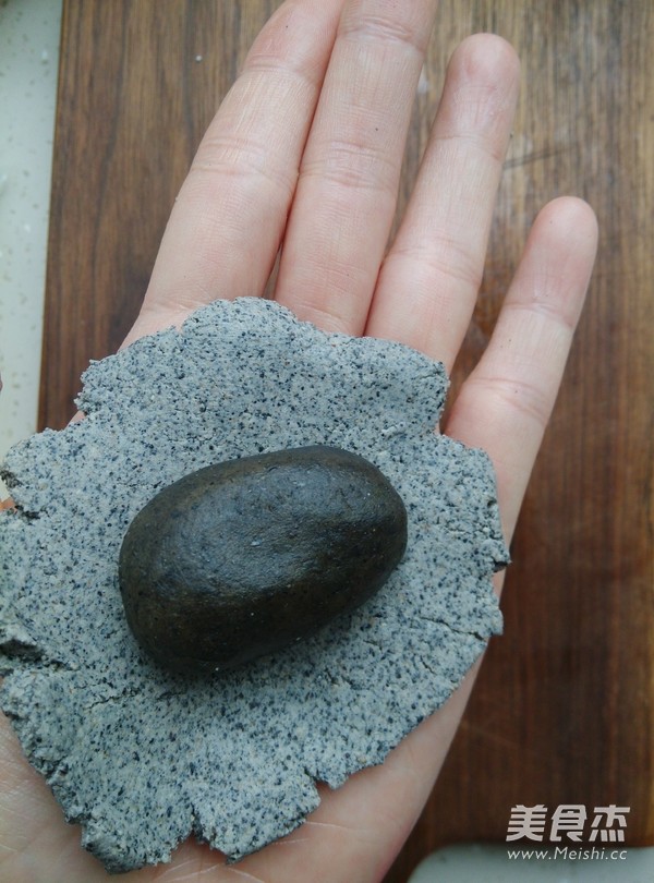 龙猫黑芝麻汤圆