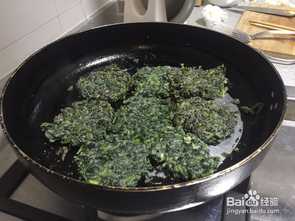 家常煎芹菜叶饼,简单!