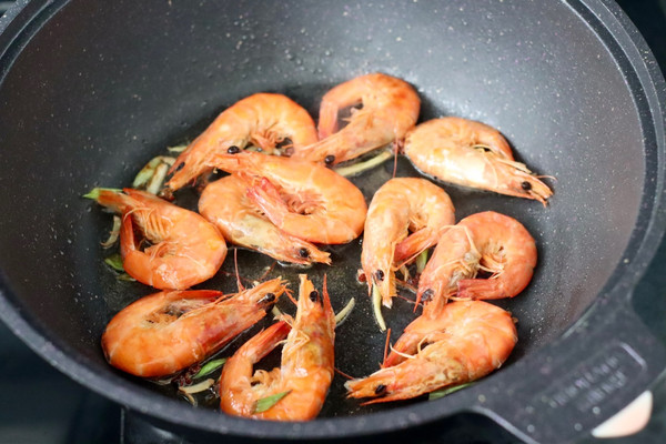 酸汤对虾海鲜菇