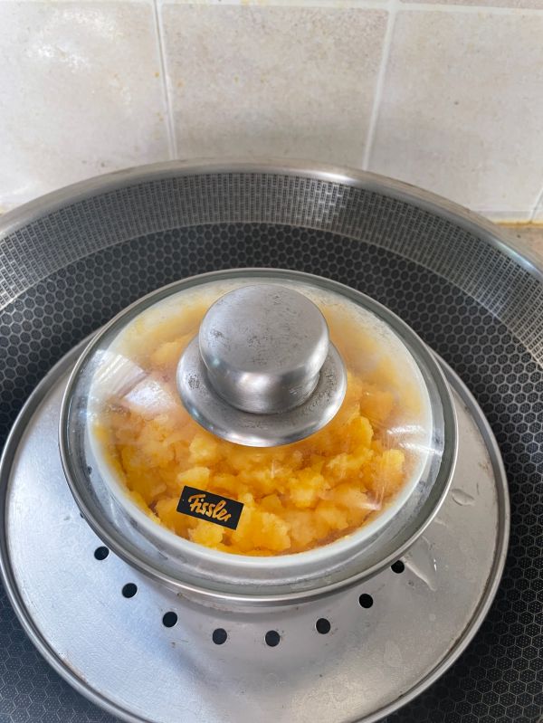 奶黄馅冰皮月饼