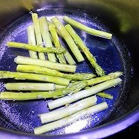 怎么做美味的培根芦笋卷